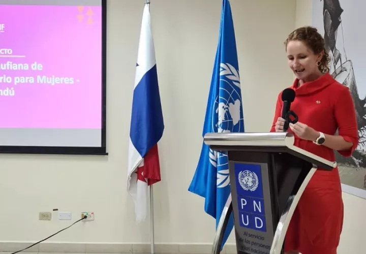 Kim Ursu, embajadaora de Canadá en Panamá durante la inauguración de la escuela. Foto: Cortesía