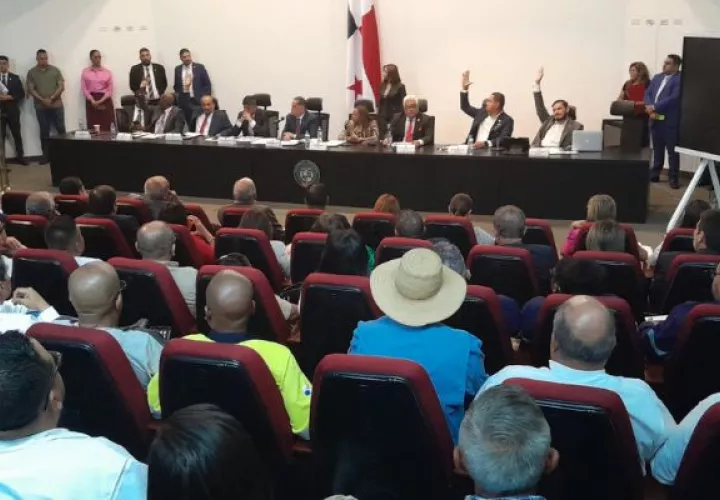 Panamá debate el Proyecto de Ley 1043, que aprueba el Contrato de Concesión Minera. Foto: Víctor Arosemena