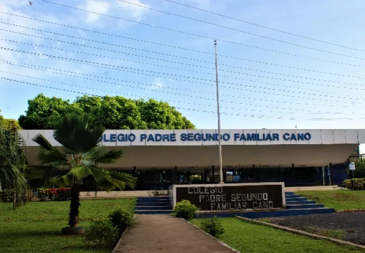 La situación fue supervisada por técnicos del Ministerio de Educación, quienes verificaron el cuarto eléctrico y otras áreas. Foto. Thays Domínguez