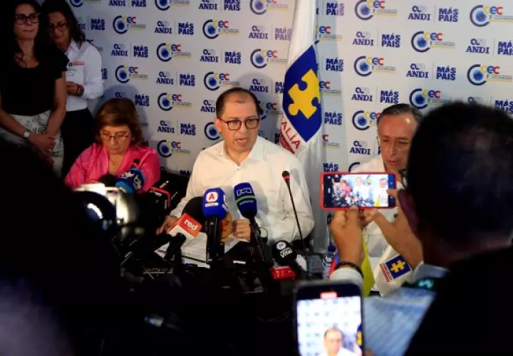 Entre los extranjeros imputados por presuntos delitos de concierto para delinquir y lavado de activos están Marcelo Odebrecht.