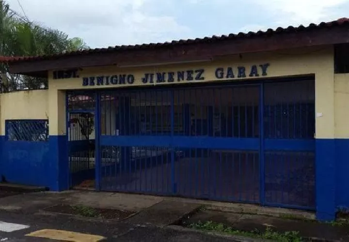 La semana pasada fue asesinado Moisés Ríos, de 16 años de edad, estudiante de este plantel dentro de un bus, por un pistolero. Foto. Diomedes Sánchez