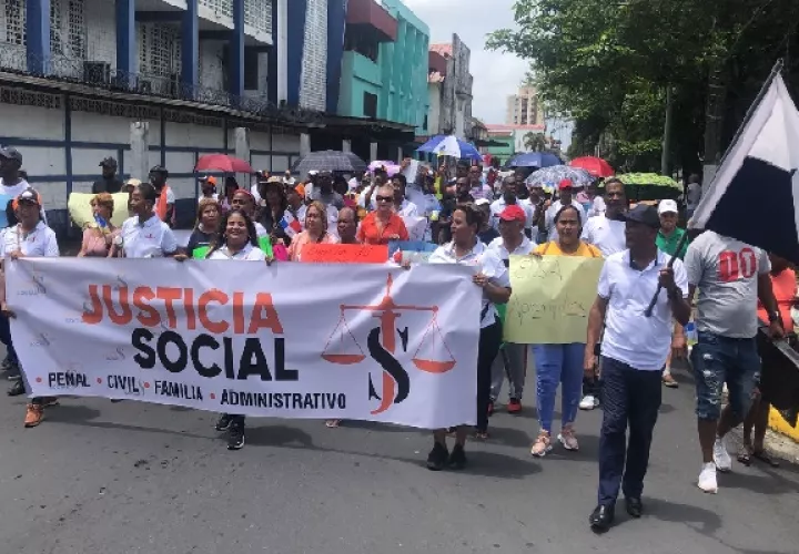 Grupos sociales salieron a las calles este sábado para protestar contra la empresa eléctrica. Foto. Diomedes Sánchez