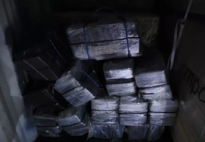 La droga fue ubicada en dos contenedores, que tenían como punto de origen Ecuador y Perú. Foto. Cortesía PGN