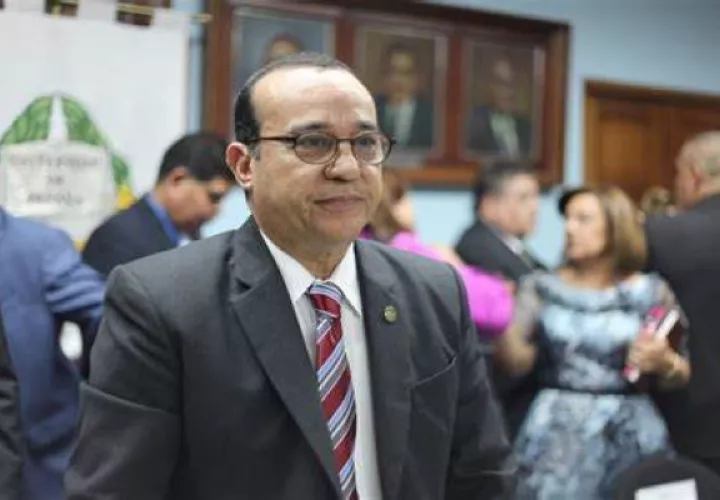 Eduardo Flores  dijo que resulta muy discutible la utilización de una prueba teórica para medir los niveles éticos.
