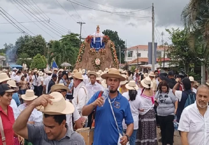 Al Festival del Manito, asistieron; lugareños, visitantes, políticos, y delegaciones institucionales y empresariales. Foto. Thays Dominguez