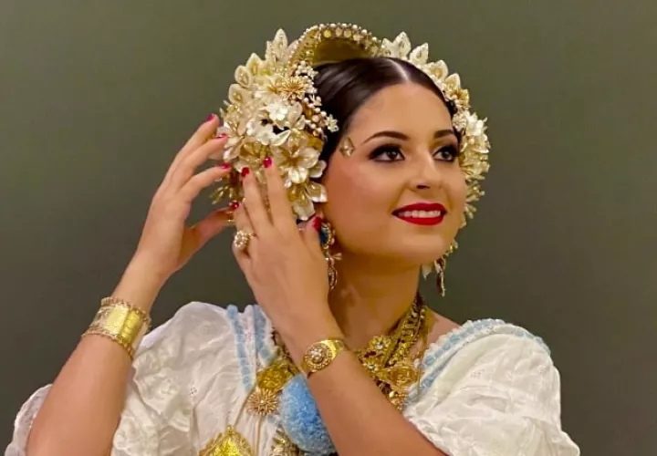 Reina del Festival Nacional de la Pollera es S.M. Anna Gabriela Furnari Deleuze. 