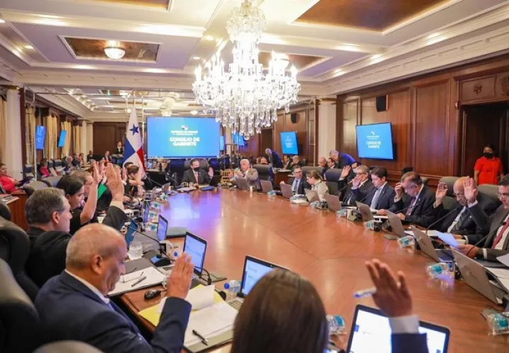 Los ministros aprobaron el crédito para pagarle a los educadores que ahora deberá pasar a la Asamblea. Foto: Cortesía Presidencia