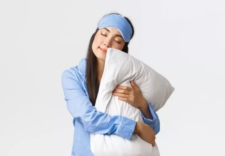 Es importante descansar por lo menos 8 horas diarias. Foto: Ilustrativa / Freepik