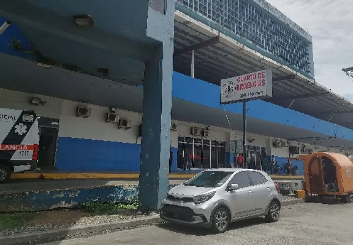 La víctima fue llevada al hospital Dr. Manuel Amador Guerrero, donde se dictaminó su muerte. Foto. Diomedes Sánchez