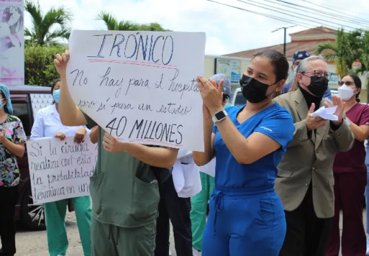 El paro de los médicos en el Nicolás Solano lleva 10 días. Foto. Eric Montenegro