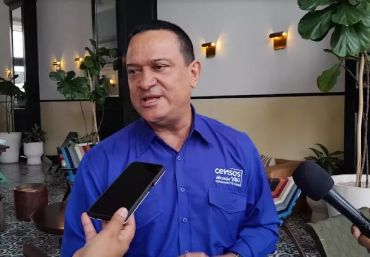 Samuel Moreno  recordó que el directorio no se actualiza desde 2009. Foto: Víctor Arosemena