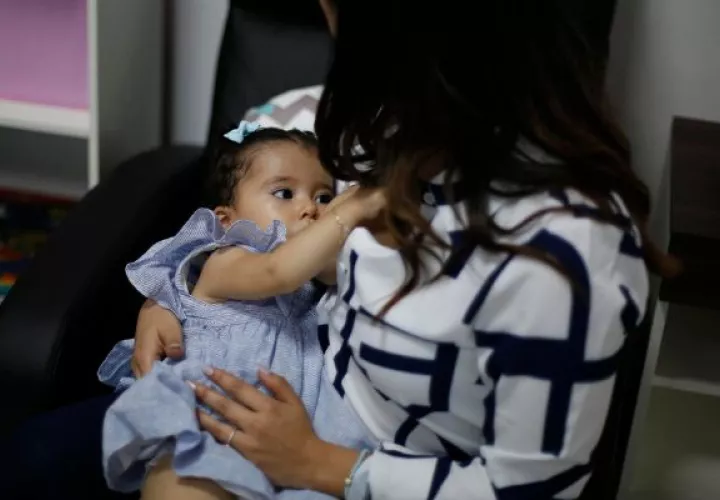 En América Latina y el Caribe solo 4 de cada 10 bebés son amamantados, alerta Unicef. Foto: EFE