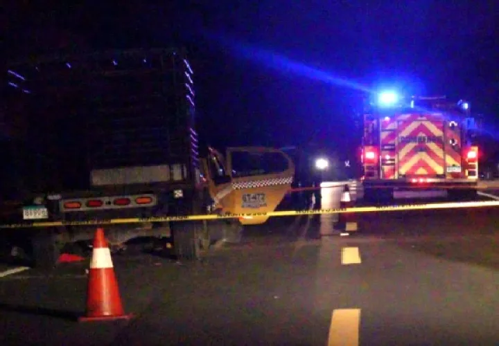 Las autoridades han iniciado una investigación para determinar las causas de este accidente y comprobar qué factores motivaron al otro conductor a invadir el paño contrario. Foto. Thays Domíguez