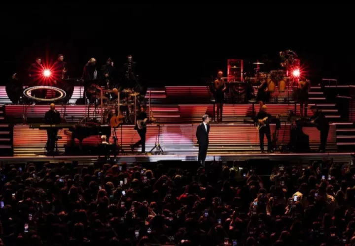 Luis Miguel en una de sus actuaciones. Foto: Cortesía