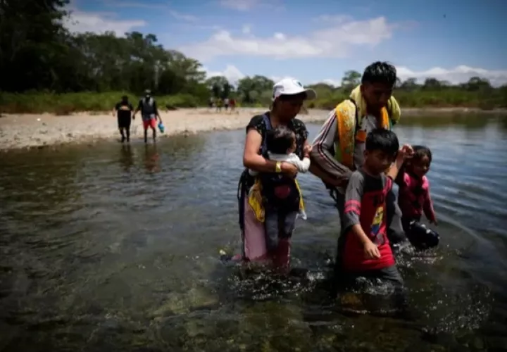 Panamá trata de ofrecerles un recorrido seguro a los migrantes. Foto: EFE