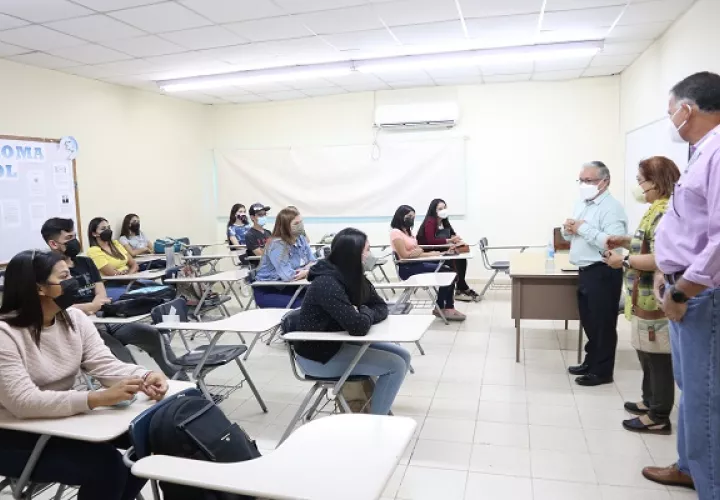 Las mujeres tienen más títulos que los hombres en Panamá. Foto: Cortesía/UTP