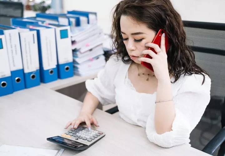 Las mujeres exigen más del lugar de trabajo y las mujeres líderes son más propensas  a renunciar. Foto: Pexels