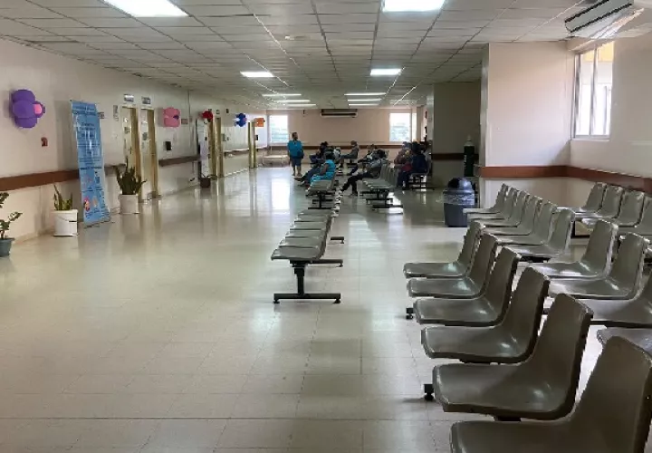 Otros especialistas se han sumado al paro de labores en el Nicolás Solano. Foto. Eric Montenegro