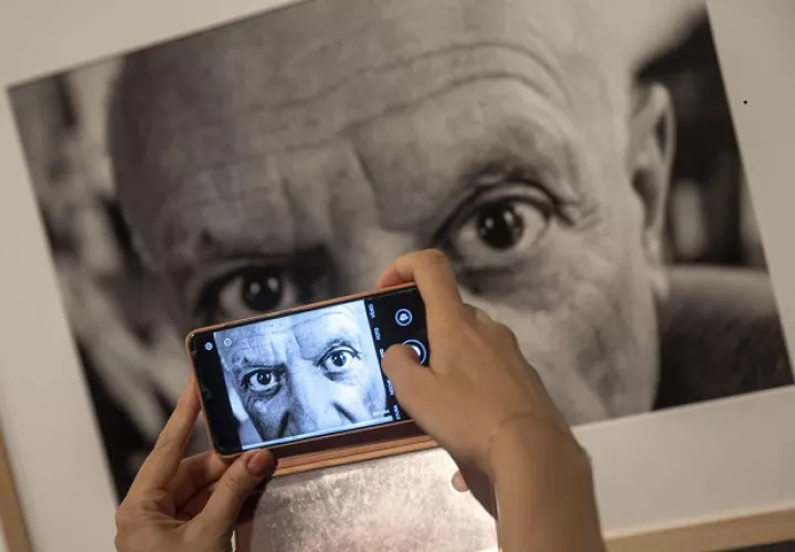 Imagen de archivo de un retrato de Picasso en una exposición. EFE/ Daniel González