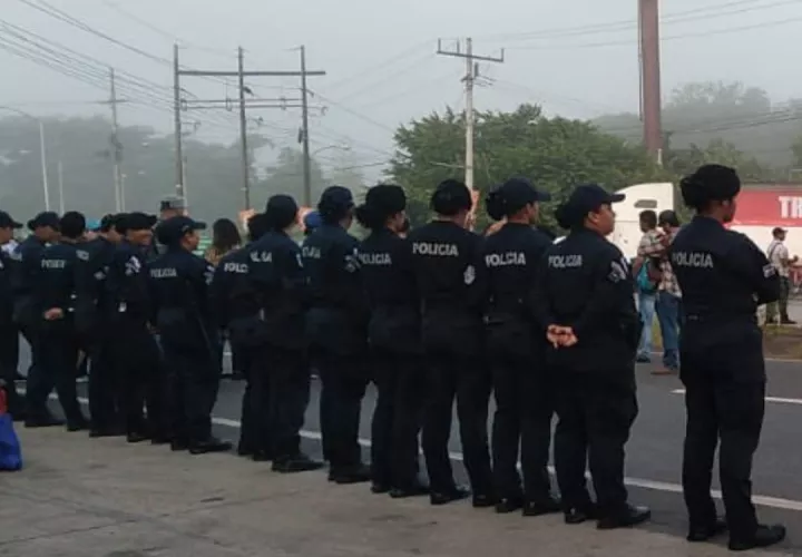 policia-protesta-pacientes.jpg