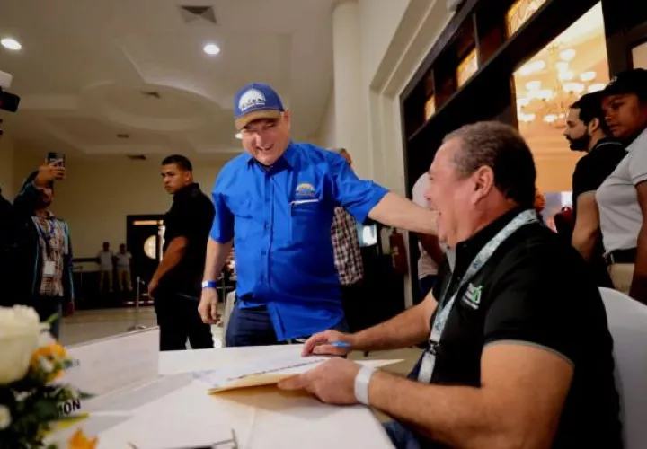 Martinelli instó a todos los panameños, independientemente, de los partidos políticos a marchar por "Panamá antes que se acabe". Foto: Cortesía