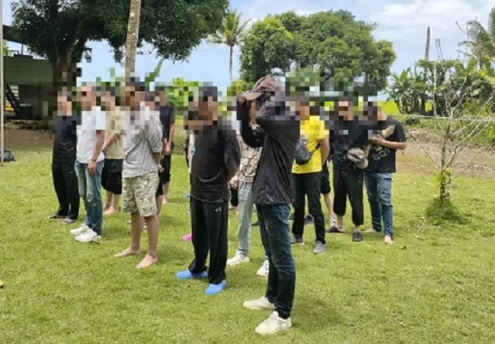 El primer grupo de 21 migrantes fue trasladado desde isla Mono hasta Cocalito. Foto: Cortesía Senafront.