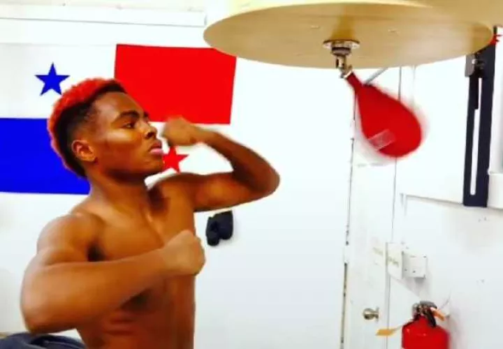 Christopher Simmons peleará en la categoría de los -65.5 kilogramos. Foto: Instagram