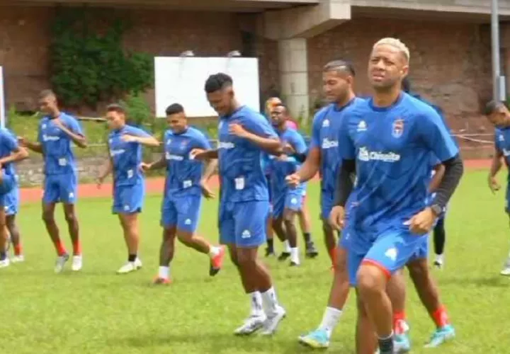 Jugadores del Sporting San Miguelito durante su entrenamiento en Honduras, con miras a su partido contra el Motagua. Foto: Sporting