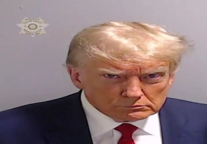 Unos veinte minutos después de su ingreso, Trump abandonó la prisión del condado de Fulton.