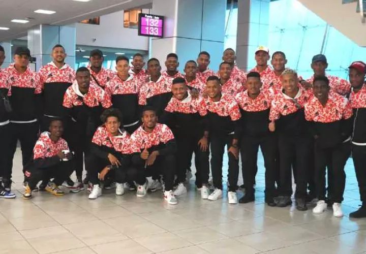 Equipo del Sporting San Miguelito, listo para enfrentar al Motagua. Foto: SportingSM