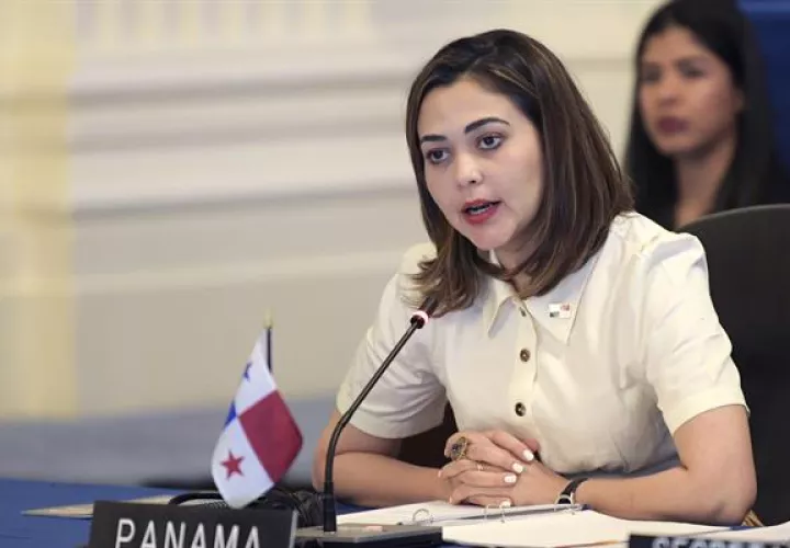 La canciller panameña, Janaina Tewaney.
