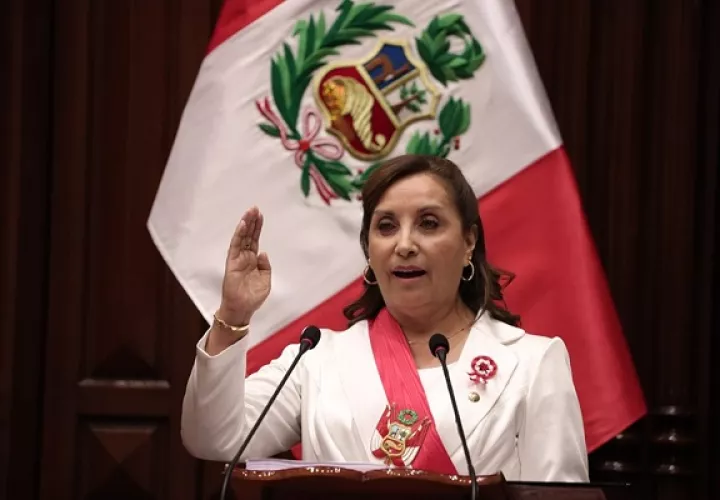 La presidenta del Perú, Dina Boluarte, en una fotografía de archivo. Foto: EFE