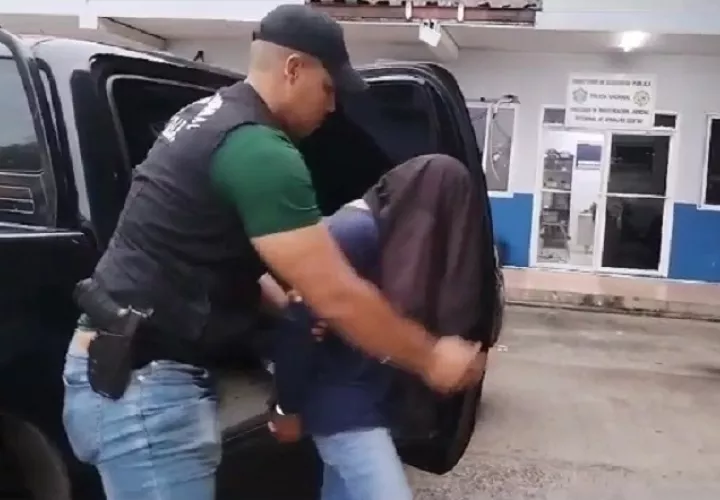 El victimario, de 25 años de edad, fue aprehendido por la Policía Nacional. Foto: Eric A. Montenegro.