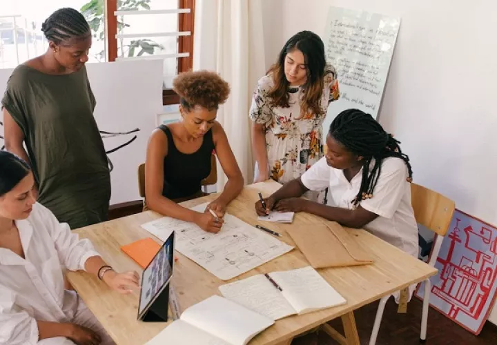 Las postulaciones, así como los avisos de empleo se mantienen similares al mes previo. Foto: Pexels