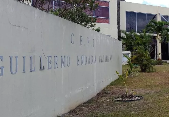  Los 1,774 alumnos de esta escuela recibirán clases virtuales este trimestre. Foto: Eric A. Montenegro