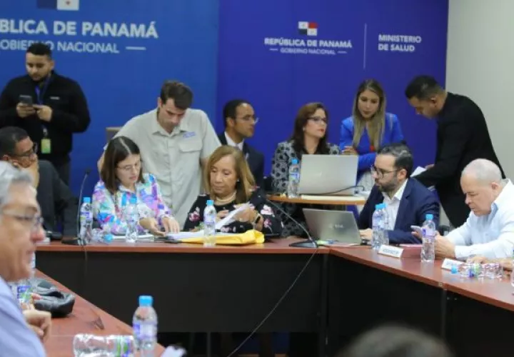 El proceso se hizo delante de los representantes de las empresas participantes. Foto: Cortesía Minsa