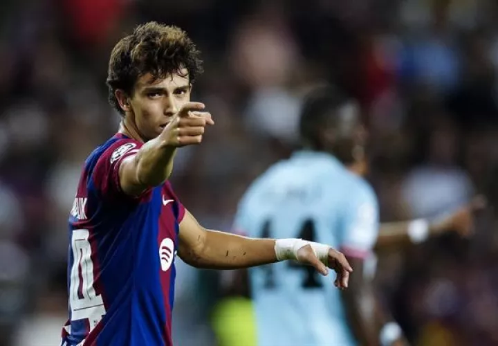 oao Félix  del Barcelona, festeja uno de sus goles en la Champions. Foto:EFE
