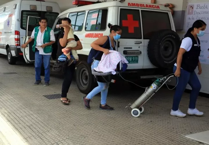 Al menos 2.000 millones de personas en todo el mundo sufren problemas financieros por el costo de los servicios sanitarios. Foto: EFE