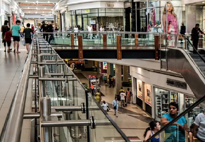 La celebración de la semana de descuentos no solo se limita a los centros comerciales, sino que se extiende a otros negocios. Foto ilustrativa