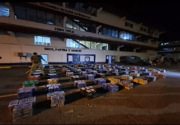 La droga fue trasladada para su custodia a la base naval Cristóbal Colón. Foto. Diomedes Sánchez 