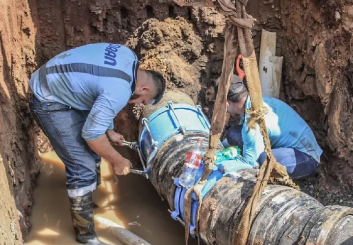 Este retraso se debió a la incompatibilidad de piezas necesarias para este trabajo, lo que afectó el sistema de distribución de agua a los usuarios en Chitré. Foto. Thays Domínguez