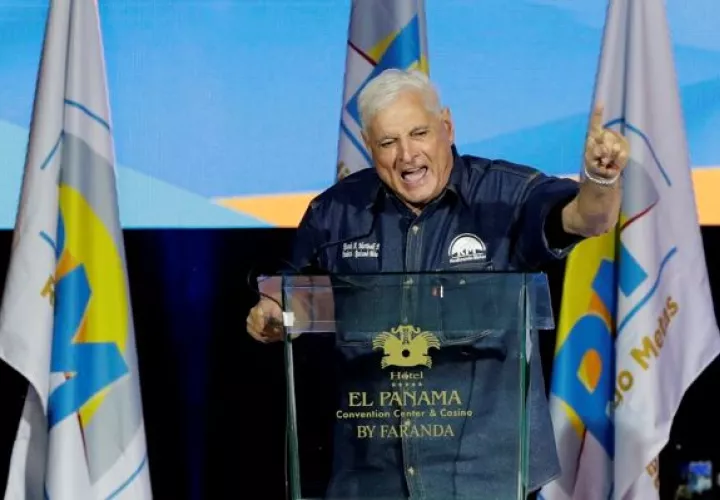 El candidato de los partidos RM y Alianza, Ricardo Martinelli, encabeza las encuestas con miras a las elecciones del 5 de mayo.