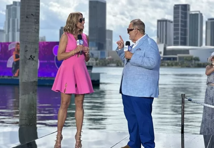 Los conductores del programa "El Gordo y La Flaca", Lili Estefan y Raúl de Molina, durante la celebración del aniversario. Foto: EFE