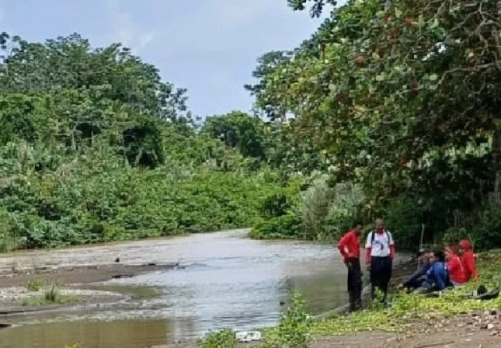 Los rescatistas mantienen el radar de búsqueda en el río y áreas cercanas a donde se dirigió el pescador. Foto. Sinaproc
