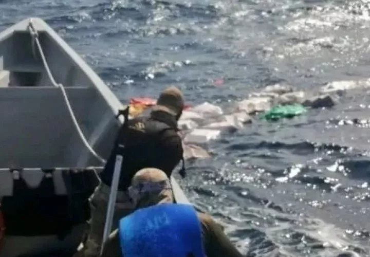 Estos bultos se ubicaron a 93 millas náuticas al noreste de El Porvenir. Foto: Diomedes Sánchez 