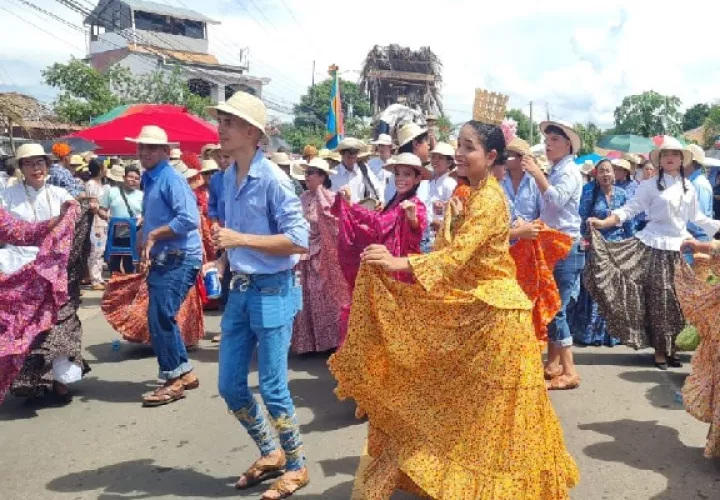 Más de 40 carretas participaron en el desfile del Festival Nacional de la Mejorana, fiesta que, según los historiadores, es la actividad folclórica más importante de Panamá.  Foto. Thays Dompínguez
