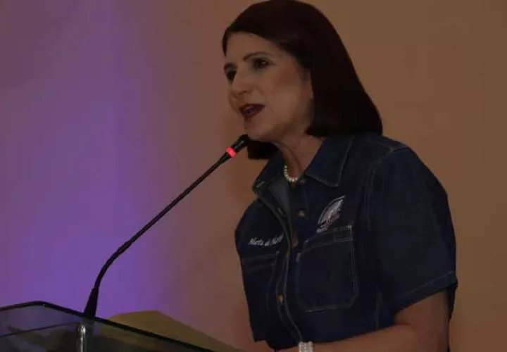 Marta Linares de Martinelli, candidata a vicepresidenta por el Partido Realizando Metas. Víctor Arosemena