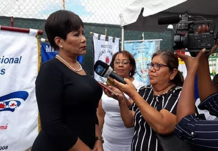 La gobernadora de Colón, Iracema de Dale, señaló que el cambio en las reglas en el concurso de  oratoria  dejó por fueraa Colón y a otras provincias. Foto. Diomedes Sánchez