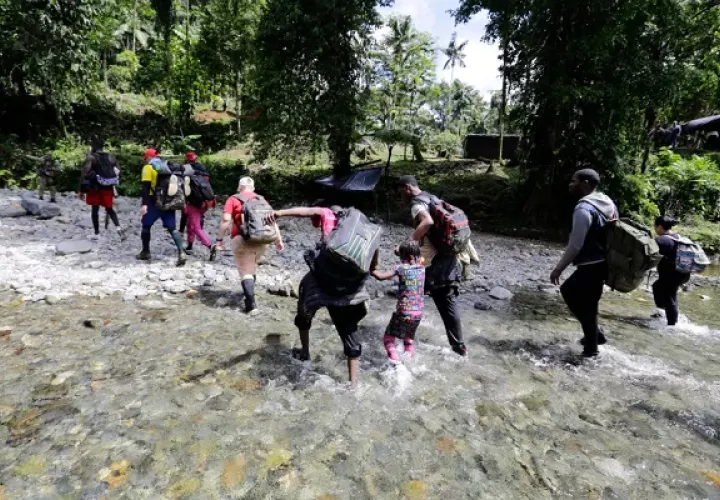 Los problemas para obtener visas motivan a  los chinos a realizar el largo viaje. Foto: EFE 