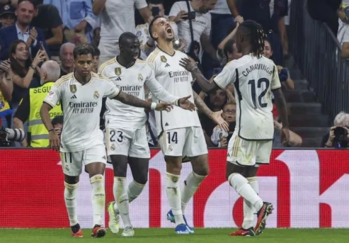 El delantero del Real Madrid Joselu Sanmartín (14) celebra  su gol ante Las Palmas. Foto: EFE